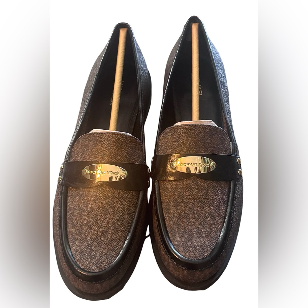 New never worn women’s Micheal Kors Loafers